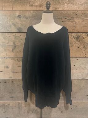 *NWOT* Black Scoop Neck Women's Sweater - Classic Crew/Scoop Knit